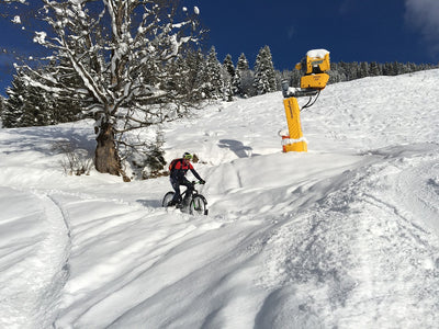 Cycling in the Snow: Clever tips to help keep you safe